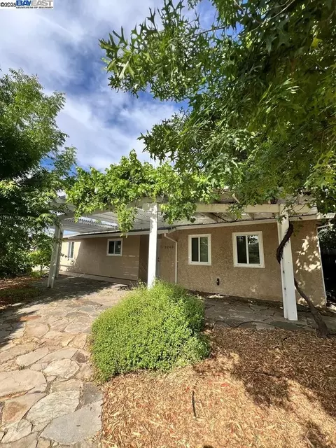 3240 Ardenridge Dr, Sacramento, CA 95864