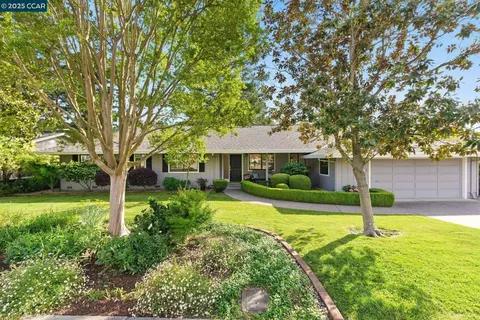154 Selborne Way, Moraga, CA 94556 photo 1