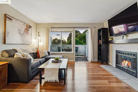 30 Marina Lakes Dr, Richmond, CA 94804