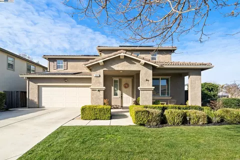 1037 Clear Lake Dr, Oakley, CA 94561 photo 1