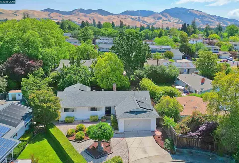 27 Alden Ct, Walnut Creek, CA 94598