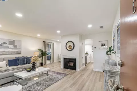 215 Red Oak Dr #C, Sunnyvale, CA 94086