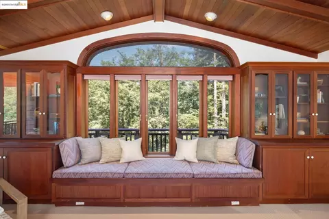 6890 Charing Cross Rd, Berkeley, CA 94705 photo 1