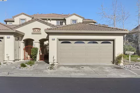 22180 W Lyndon Loop, Castro Valley, CA 94552 photo 1