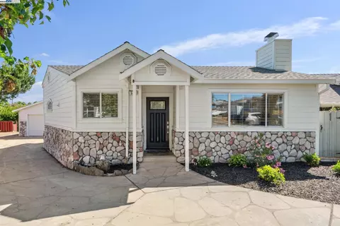 577 Dorothy Ln, Martinez, CA 94553