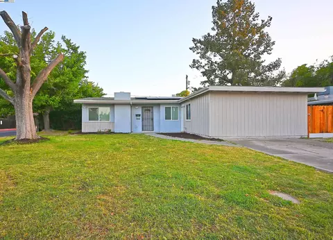2371 Del Rio Dr, Stockton, CA 95204