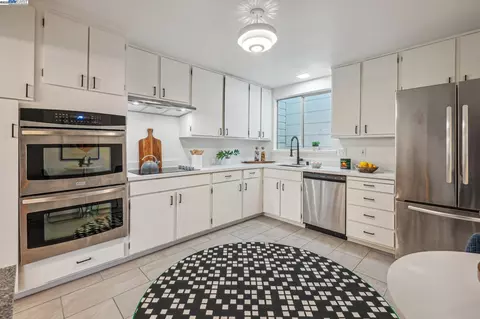 471 Joost Ave, San Francisco, CA 94127 photo 16