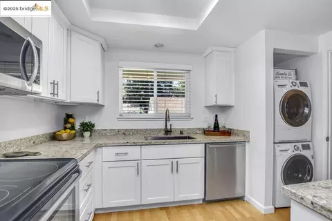 2587 Oak Rd #A, Walnut Creek, CA 94597