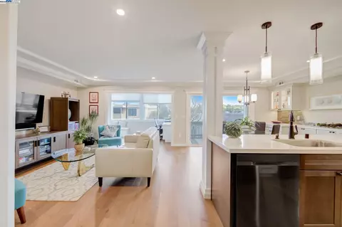 1608 Golden Rain Rd #4, Walnut Creek, CA 94595