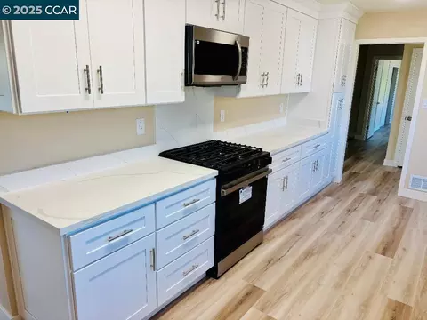 1011 Harbor View Dr, Martinez, CA 94553 photo 1
