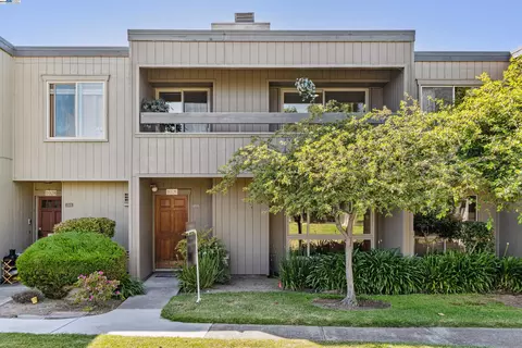 1026 Trellis Ln, Alameda, CA 94502