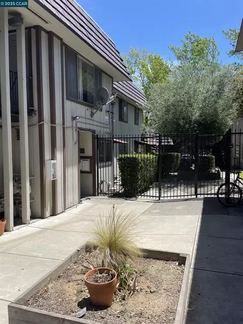 2005 Sierra Rd, Concord, CA 94518 photo 2