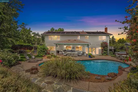 2560 Chinook Dr, Walnut Creek, CA 94598
