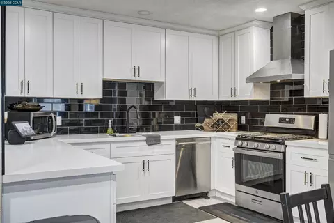1324 104th Ave, Oakland, CA 94603
