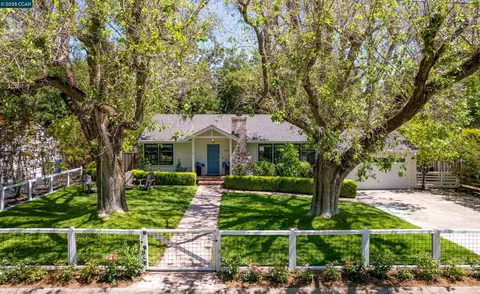 2716 W Newell Ave, Walnut Creek, CA 94595