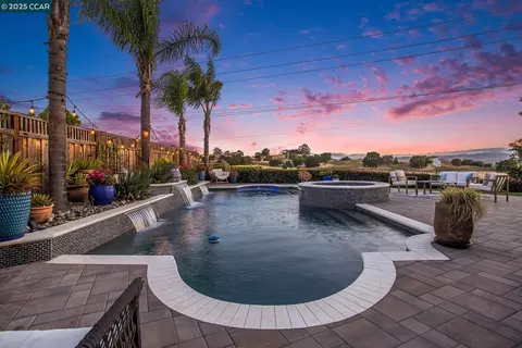 4001 Browning Dr, Concord, CA 94518 photo 1