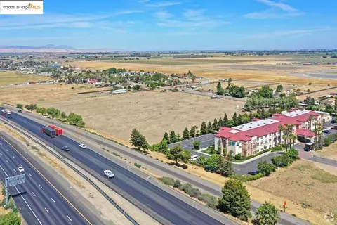 10792 W Larch Rd, Tracy, CA 95304 photo 1