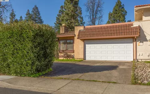117 Shadowood Dr, Pleasant Hill, CA 94523