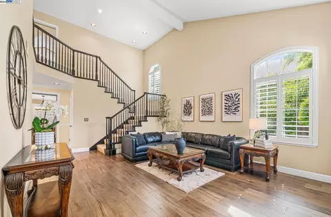 825 Spring Brook Dr, San Ramon, CA 94582