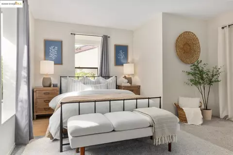 1391 Monument Blvd #8, Concord, CA 94520