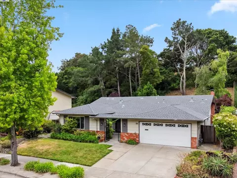 8161 Surrey Ln, Oakland, CA 94605