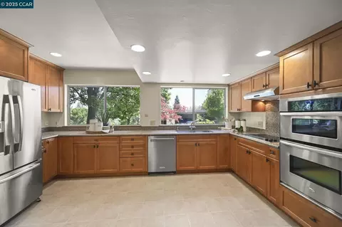 1801 Ptarmigan Dr #1A, Walnut Creek, CA 94595