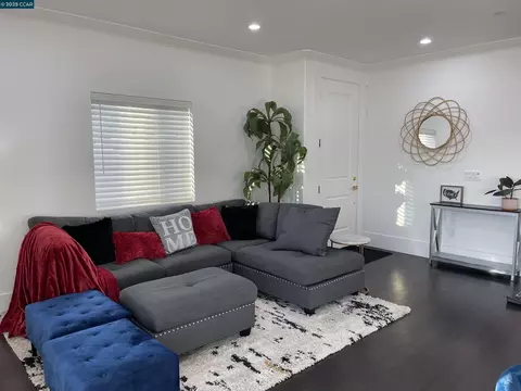 1060 Beacon St, Pittsburg, CA 94565 photo 1