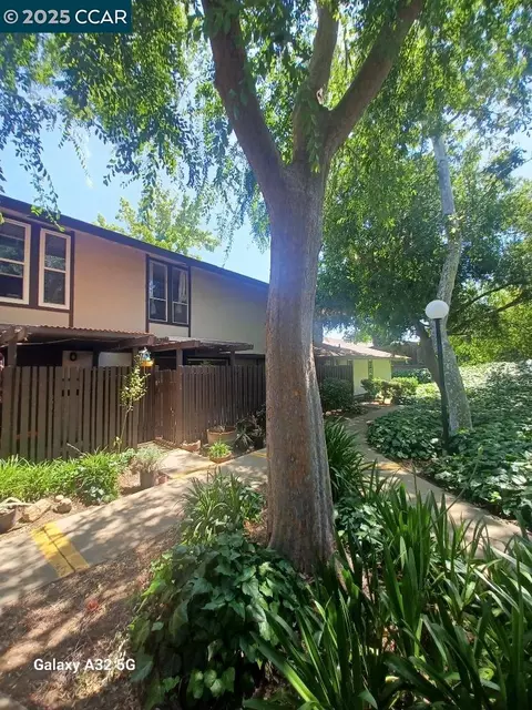 5496 Roundtree Dr #D, Concord, CA 94521 photo 1