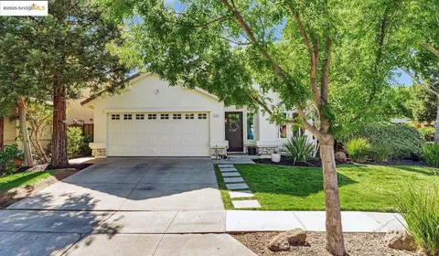 483 Apple Hill Dr, Brentwood, CA 94513
