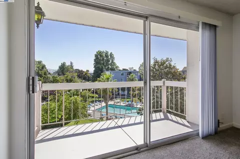 950 Shorepoint Ct #307, Alameda, CA 94501 photo 1