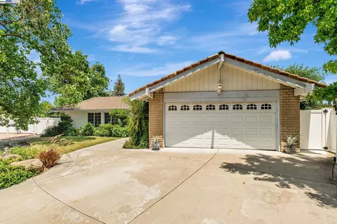2117 Lido Cir, Stockton, CA 95207