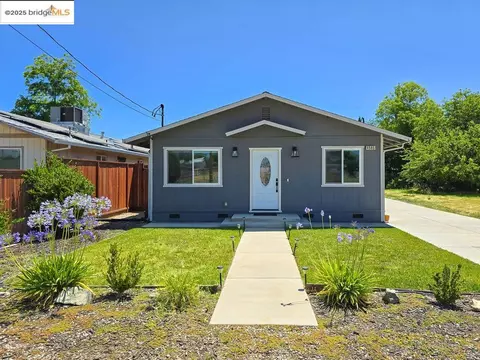 4585 Summer St, Olivehurst, CA 95961 photo 1