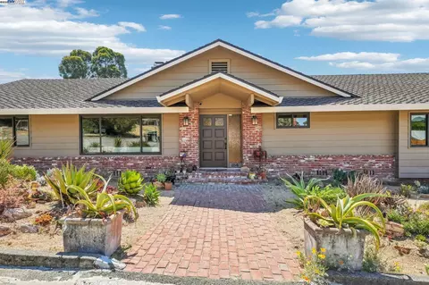 24 Archery Ct, El Sobrante, CA 94803