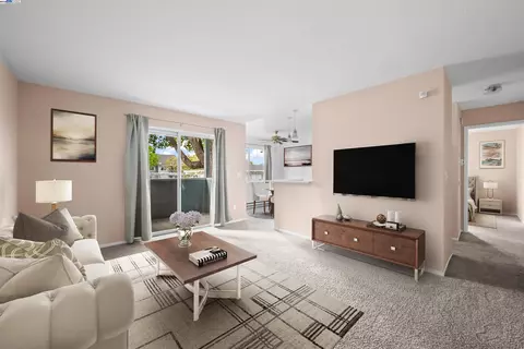 Living - 405 Lighthouse Dr, Vallejo, CA 94590 photo 3 of 4