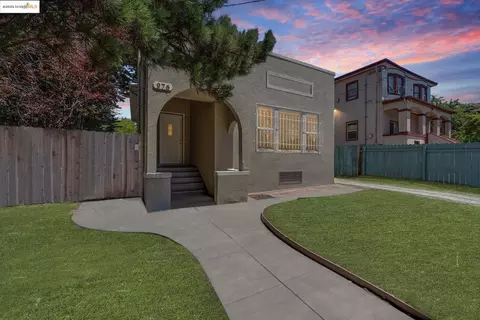 976 34th St, Oakland, CA 94608 photo 1