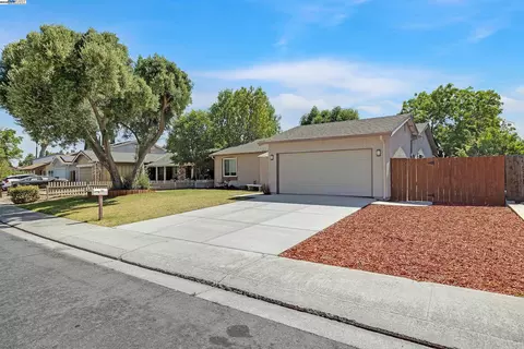 910 Amaretto Dr, Tracy, CA 95376 photo 1