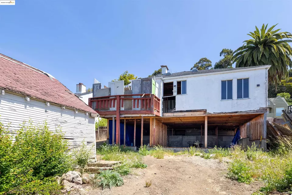 Exterior - 7541 Outlook Ave, Oakland, CA 94605 photo 5 of 12