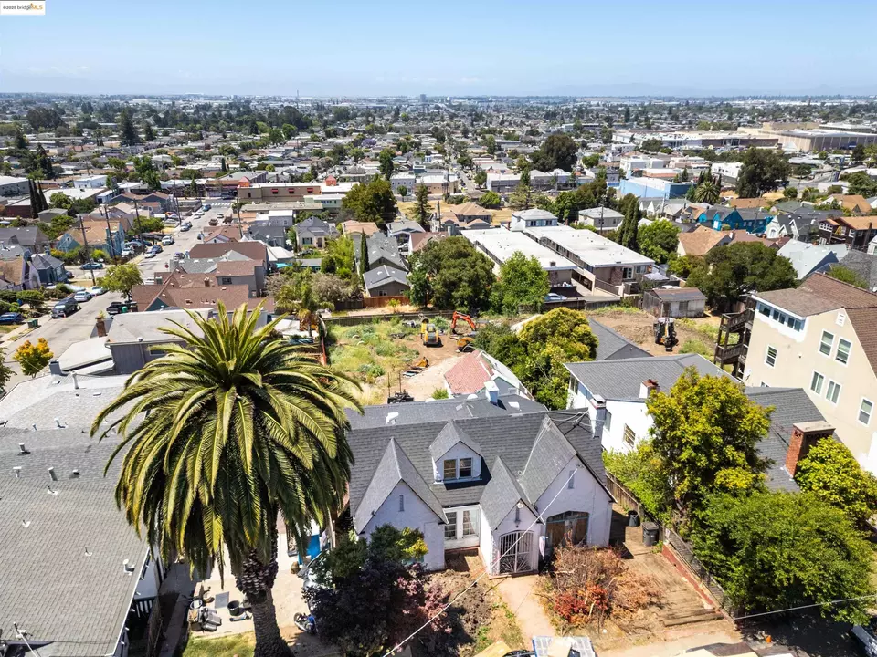 View/Area - 7541 Outlook Ave, Oakland, CA 94605 photo 6 of 8