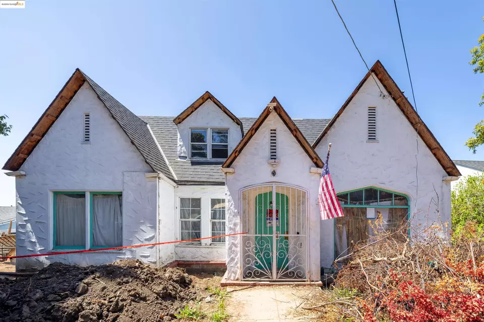 Exterior - 7541 Outlook Ave, Oakland, CA 94605 photo 1 of 12