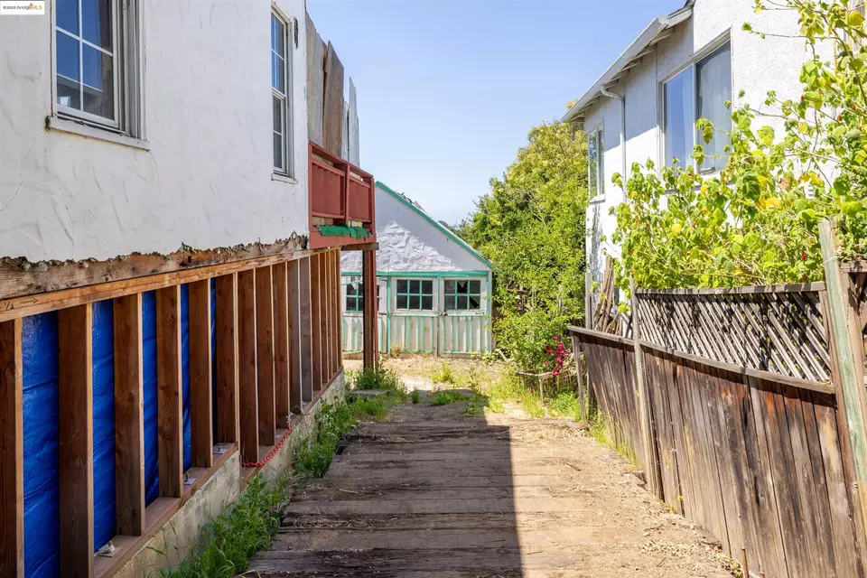 Exterior - 7541 Outlook Ave, Oakland, CA 94605 photo 4 of 12