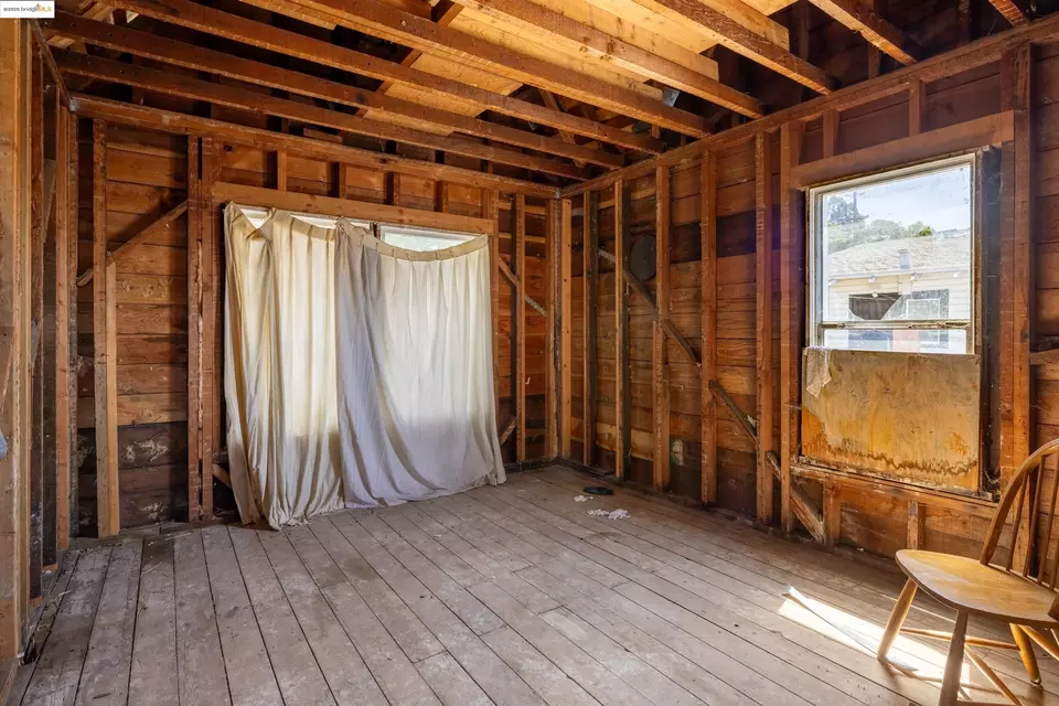 Bedroom - 7541 Outlook Ave, Oakland, CA 94605 photo 1 of 2