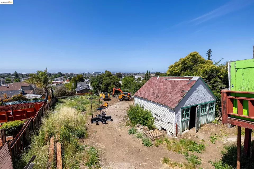 Exterior - 7541 Outlook Ave, Oakland, CA 94605 photo 12 of 12