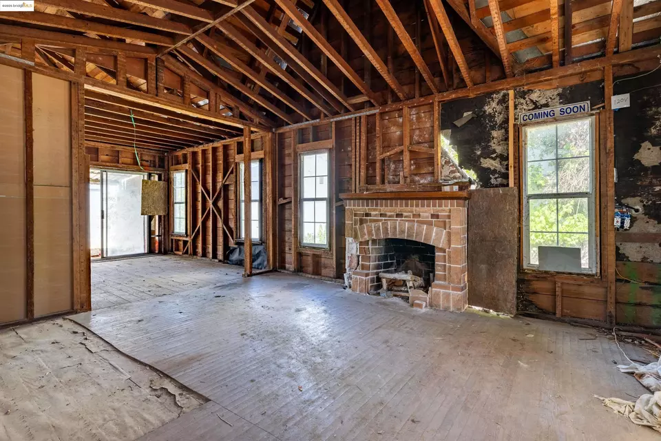 Living - 7541 Outlook Ave, Oakland, CA 94605 photo 2 of 2