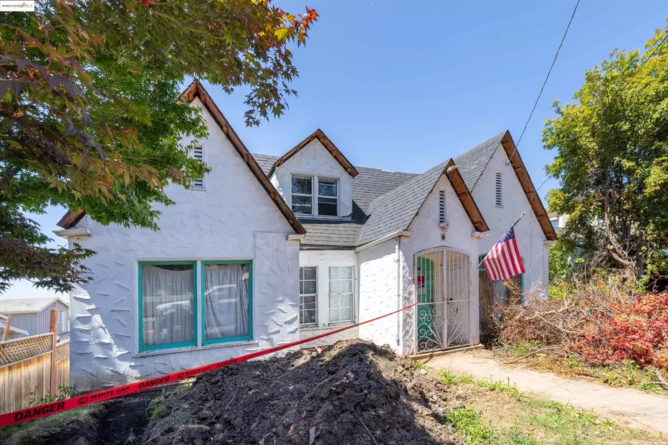 Exterior - 7541 Outlook Ave, Oakland, CA 94605 photo 2 of 12