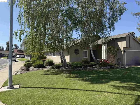 1006 Shadow Creek Dr, Stockton, CA 95209