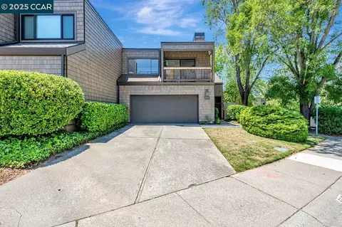 568 Monarch Ridge Dr, Walnut Creek, CA 94597