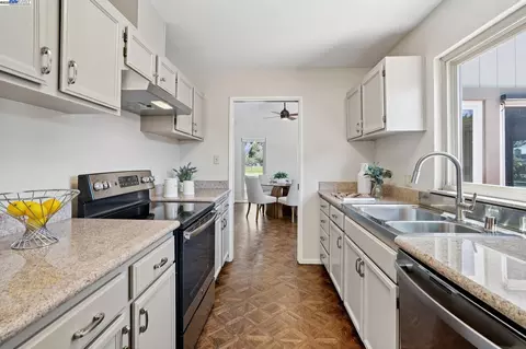 3350 Fir Ave, Alameda, CA 94502