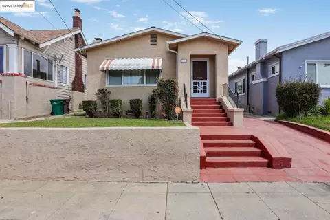 5448 Trask St, Oakland, CA 94601 photo 1