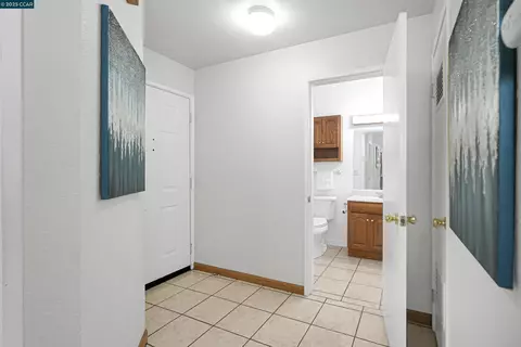 Entry Way - 1407 Forest Run, Hercules, CA 94547 photo 2 of 3