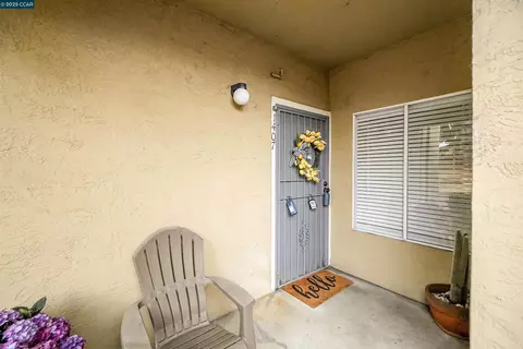 Entry Way - 1407 Forest Run, Hercules, CA 94547 photo 1 of 3